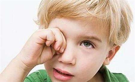 孩子老眨眼是什么原因？视光学专家：可能是这七个原因 