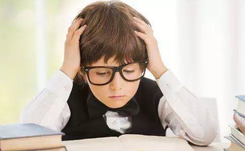 孩子老眨眼是什么原因？视光学专家：可能是这七个原因 